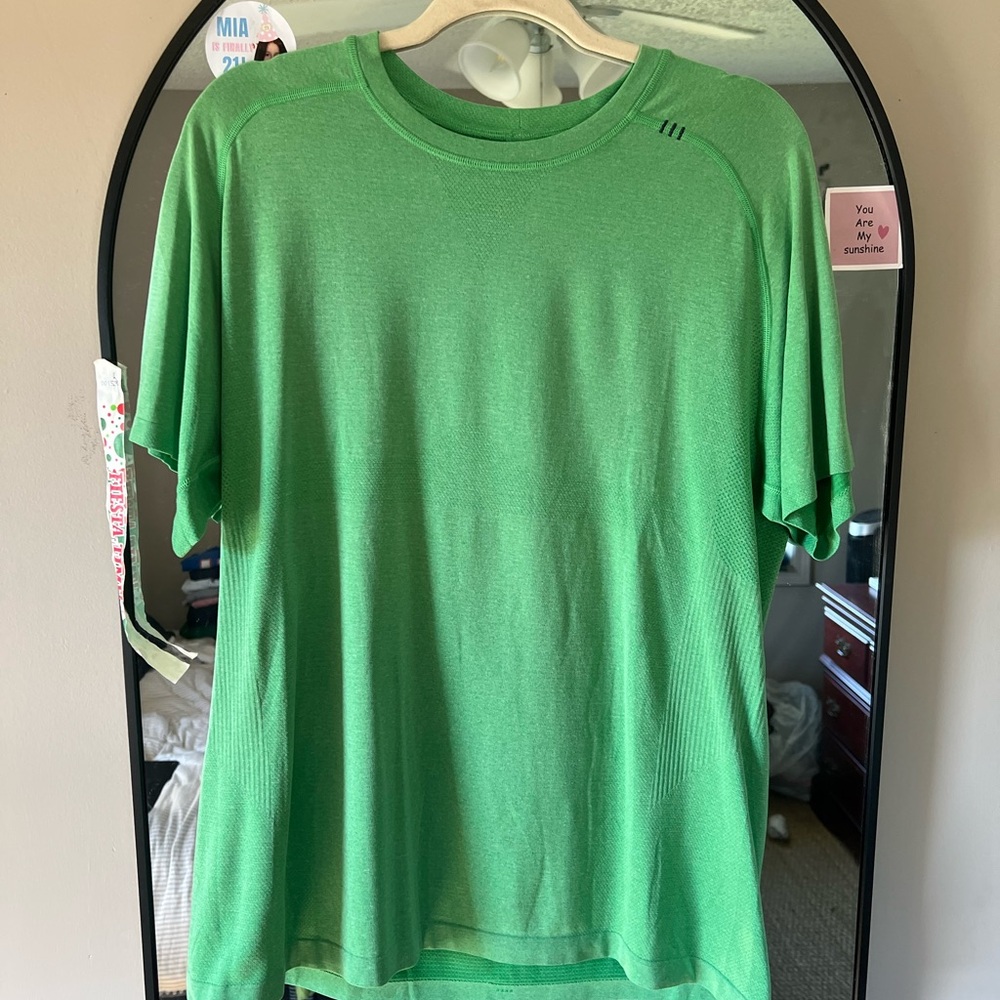 lululemon athletica Vibrant Green Short Sleeve Tee